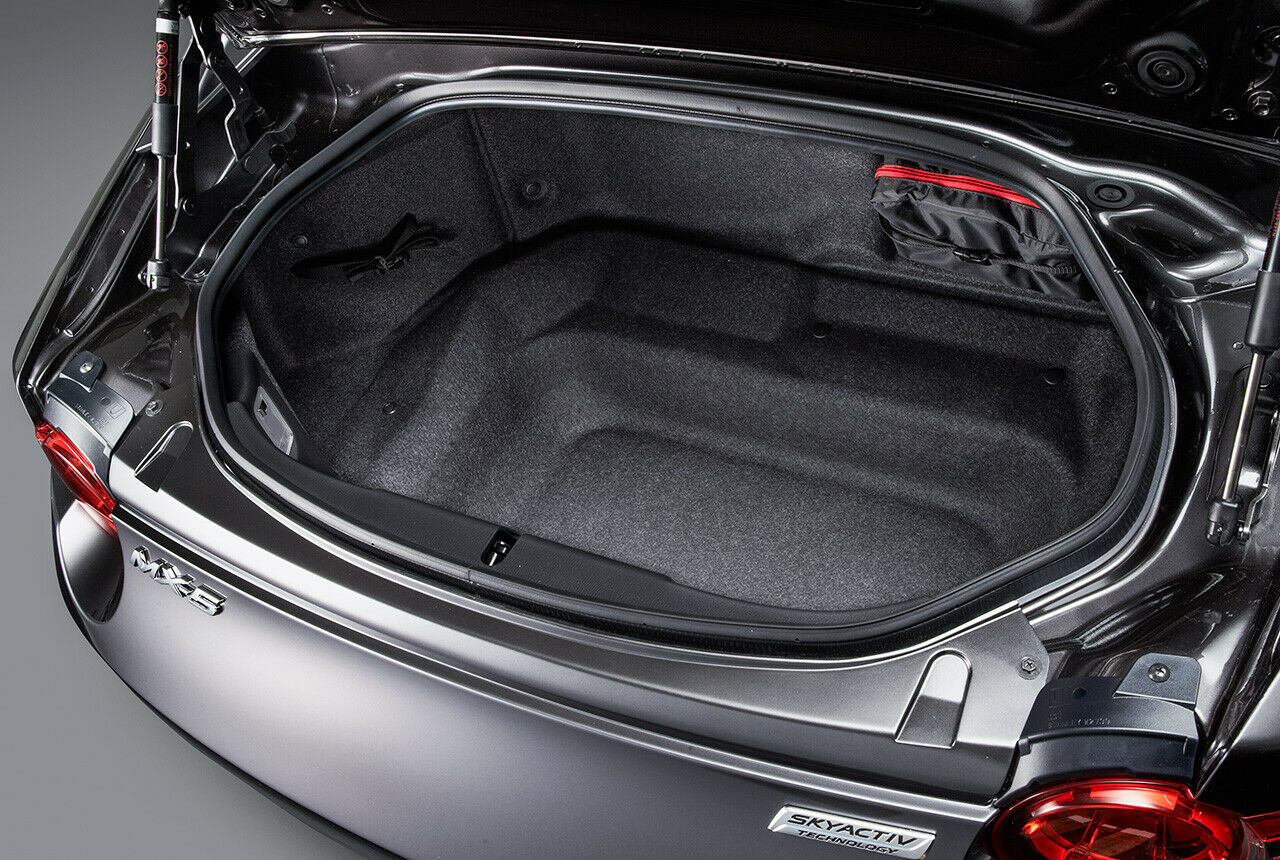 Es bleiben wie bei der normalen Version 130 Liter Kofferraumvolumen