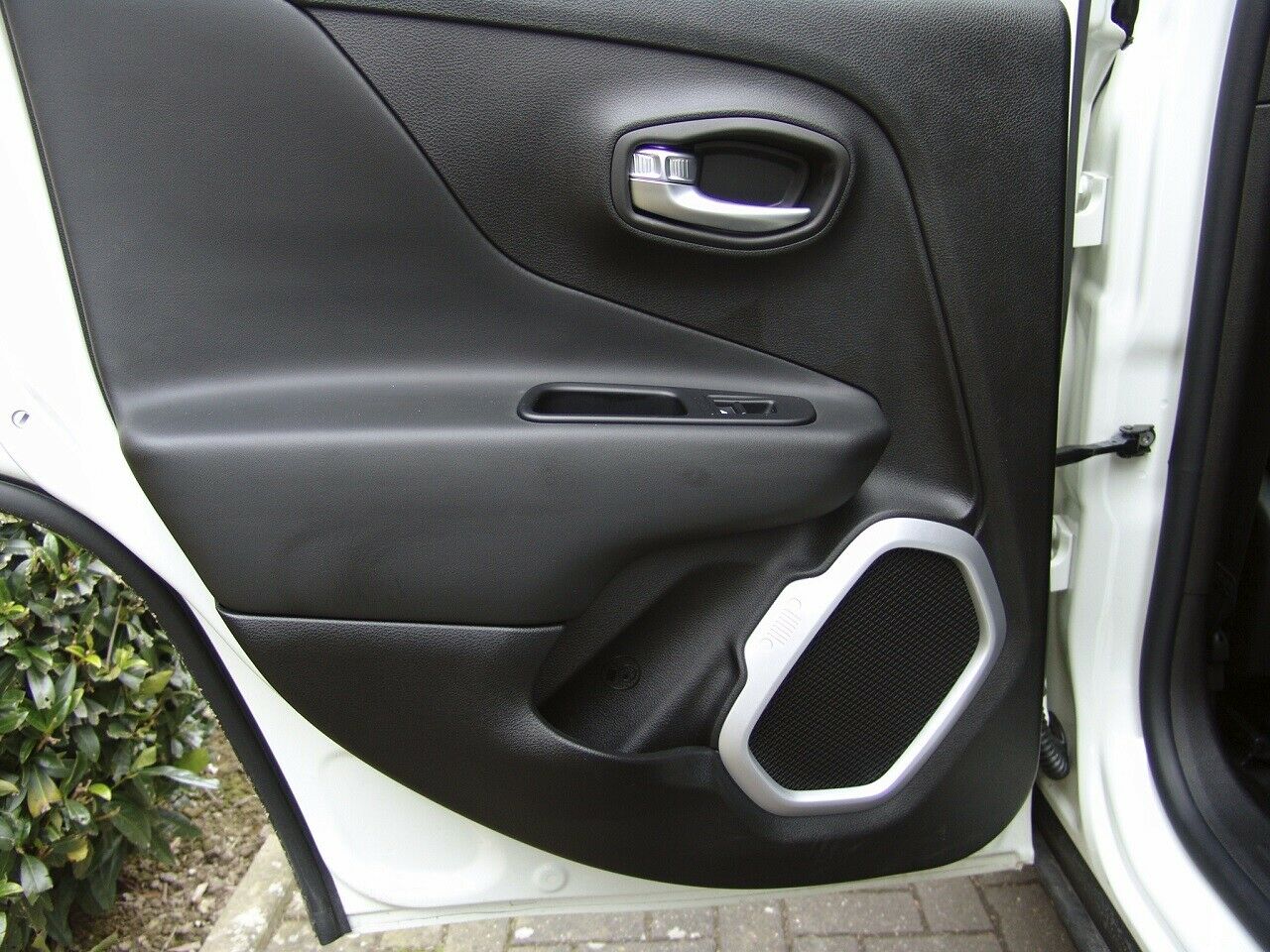 Die Box der Soundanlage in der Fahrert&uuml;r