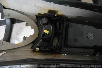 Aschenbecher wieder verschraubt