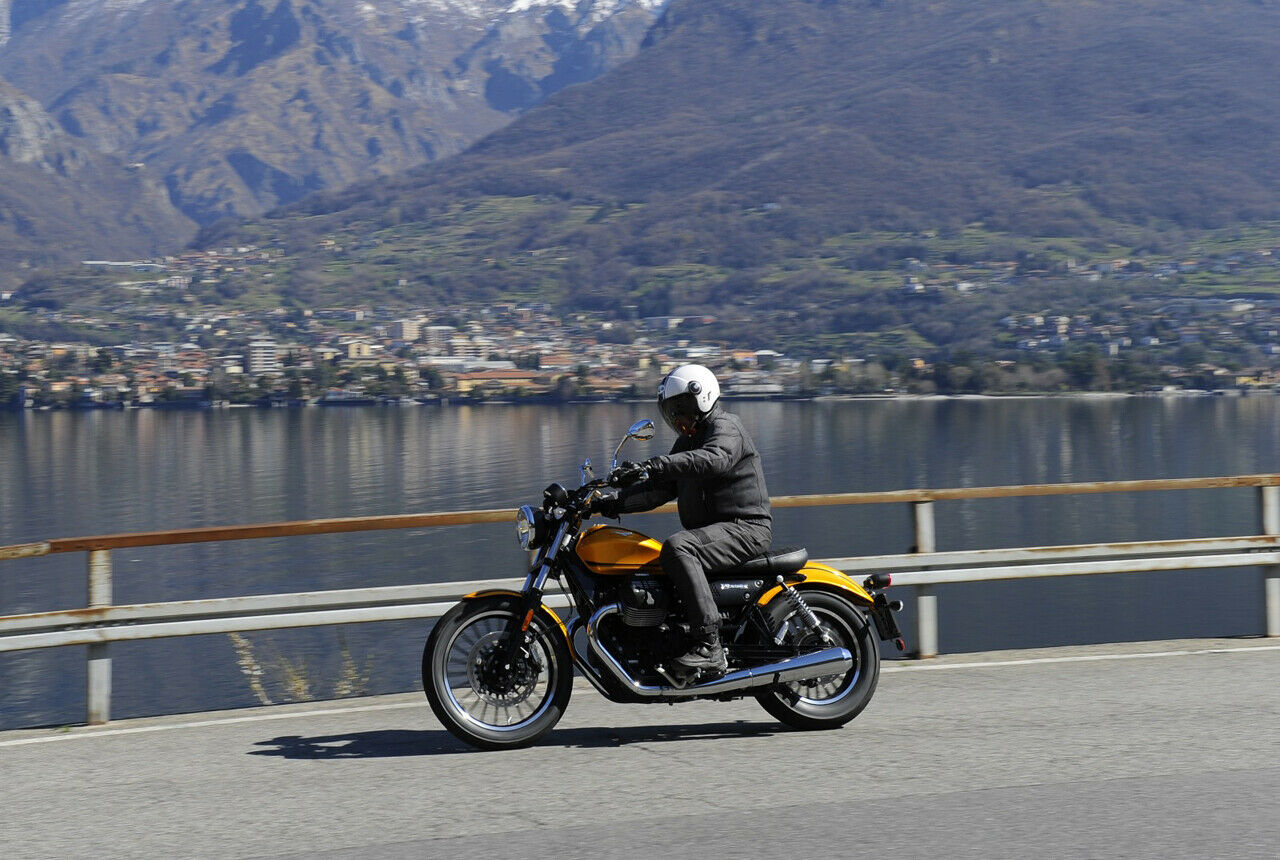 Etwas hart erfolgt die Gasannahme des V2-Motors aus dem Schiebebetrieb heraus