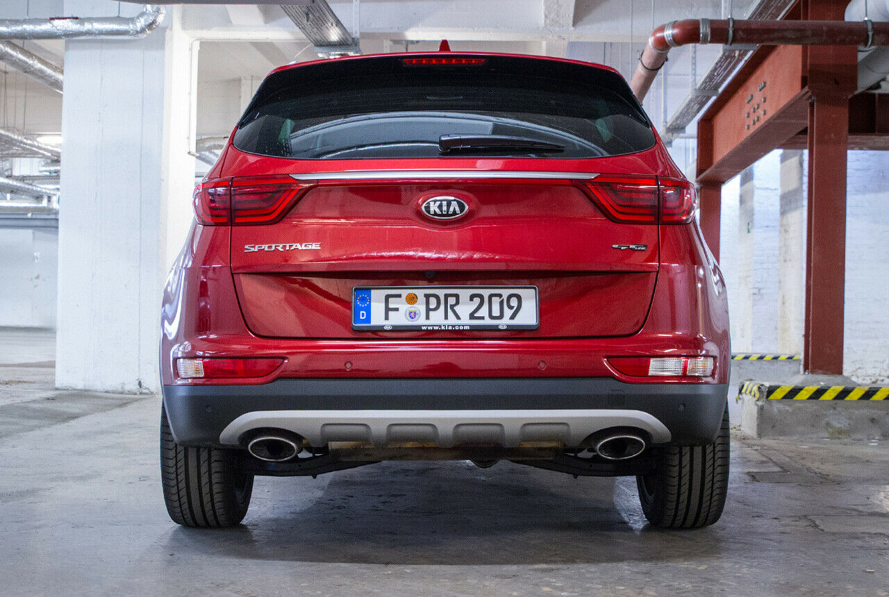 Die sensorgesteuerte automatische Heckklappe öffnet, sobald man sich dem Auto von hinten nähert - falls das nervt, kann man es abstellen