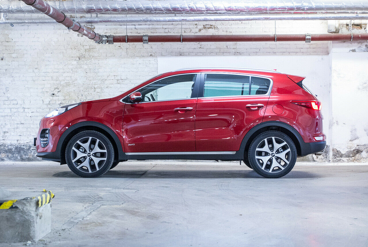 Mit 177 PS und 265 Newtonmetern Drehmoment bewegt sich der Sportage ausreichend flott