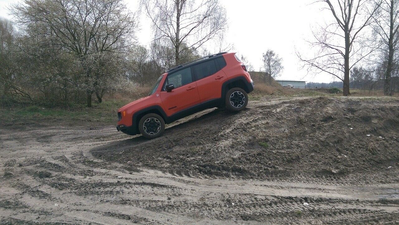 Die Tester geben sich wirklich Mühe, die Grenzen des Renegade auszuloten