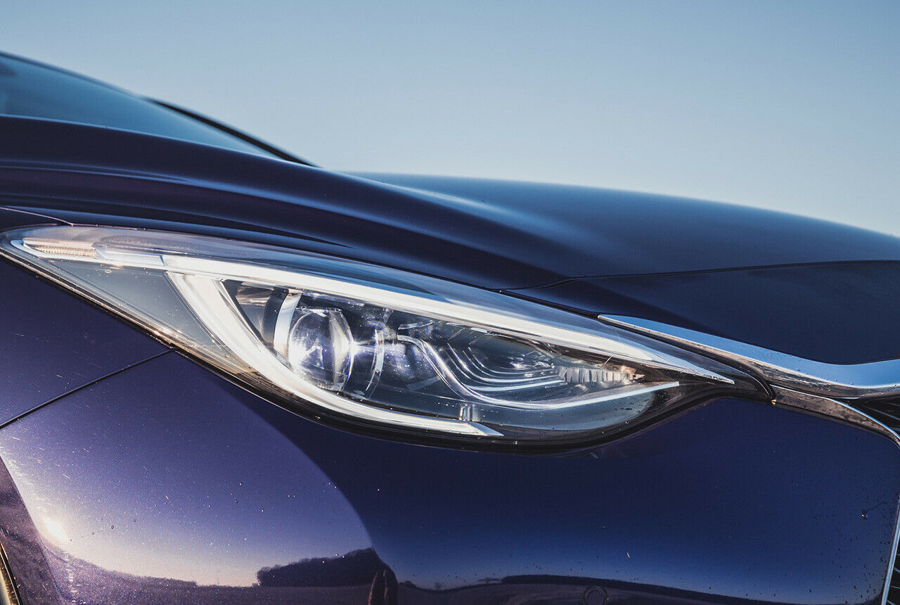 Die Lichtausbeute der LED-Scheinwerfer ist ordentlich, der Fernlichtassistent könnte schneller reagieren. Schade: Es gibt die modernen Leuchten nur im Paket und nicht als Einzeloption