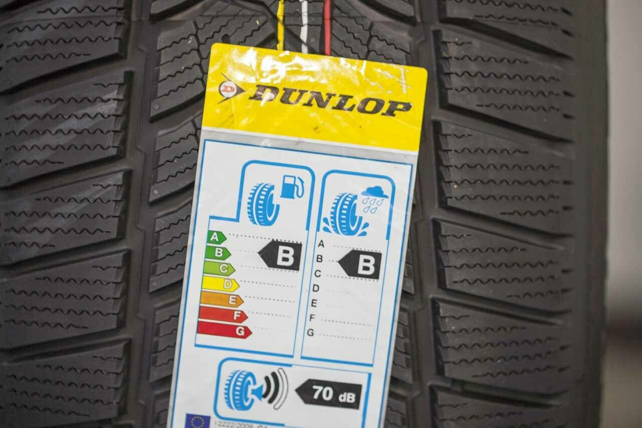 Der HP-Winterreifen Dunlop Winter Sport 5 ist diesen Winter Begleiter der f&uuml;nf Tester