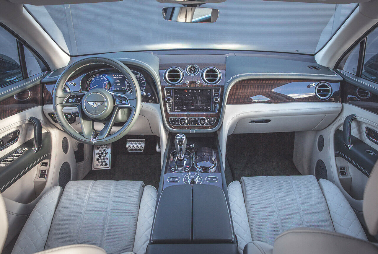Das Cockpit des Bentley Bentayga: Feinstes Leder, perfekte Verarbeitung