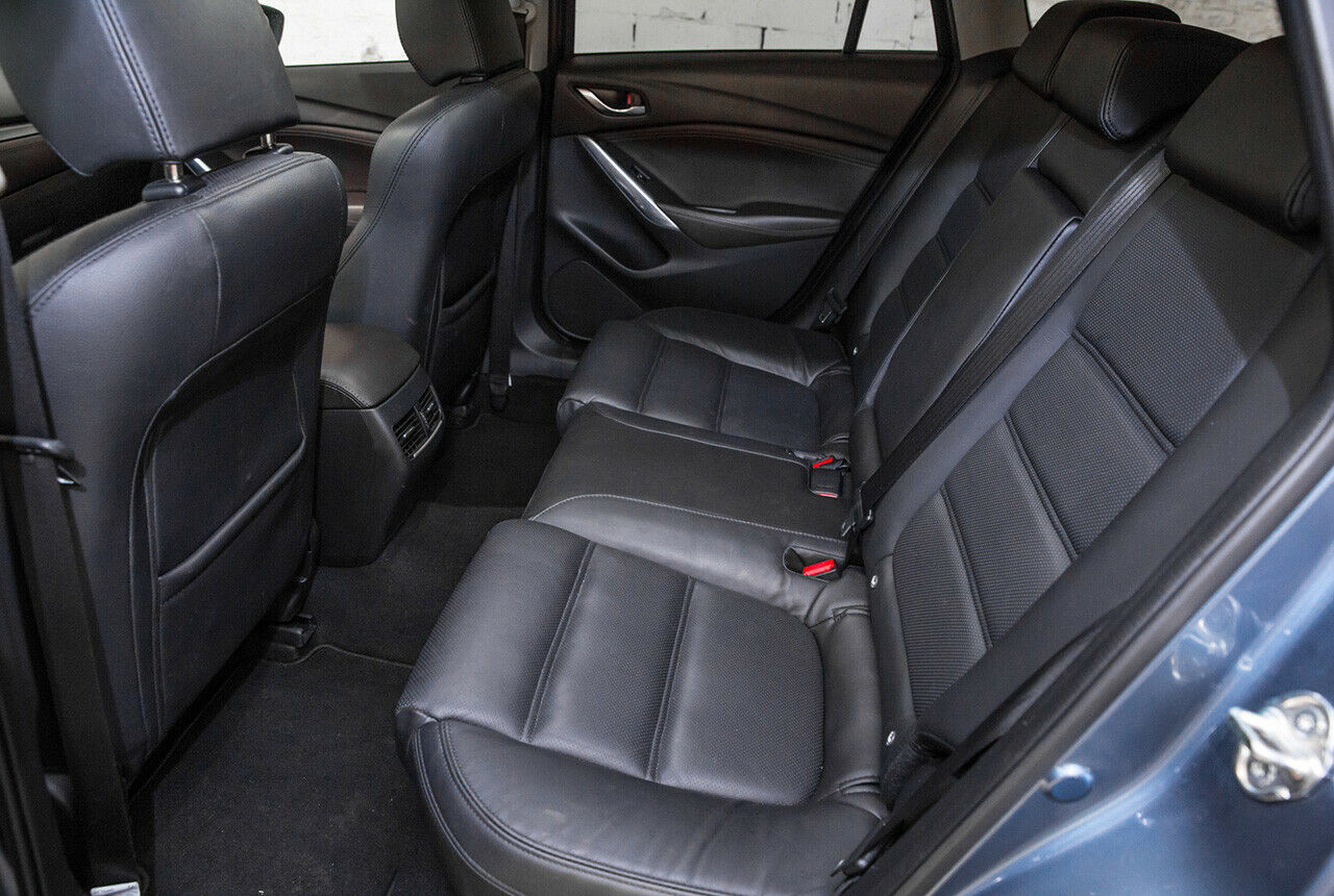 Der Platz auf der Rückbank ist im Mazda6 nicht üppig, aber ausreichend