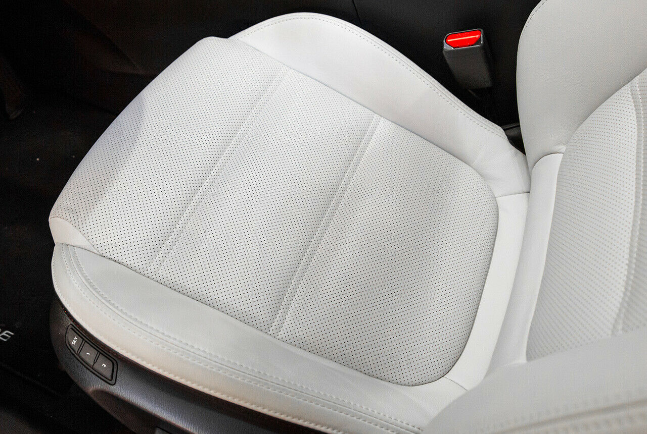 Auf Dauer vermutlich nicht die beste Wahl, das weiße Leder im Mazda6 AWD