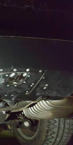 Beifahrerseite von Bodenhoehe her fotografiert.jpg