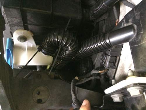 Recht provisorisch aber so konnte der original Einfuellstutzen wieder verwendet werden.jpg