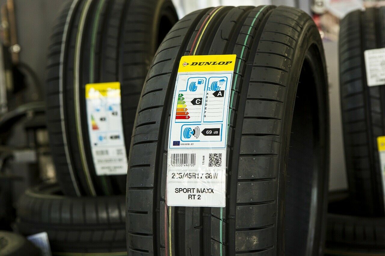 Der UHP-Sommerreifen Dunlop Sport Maxx RT 2