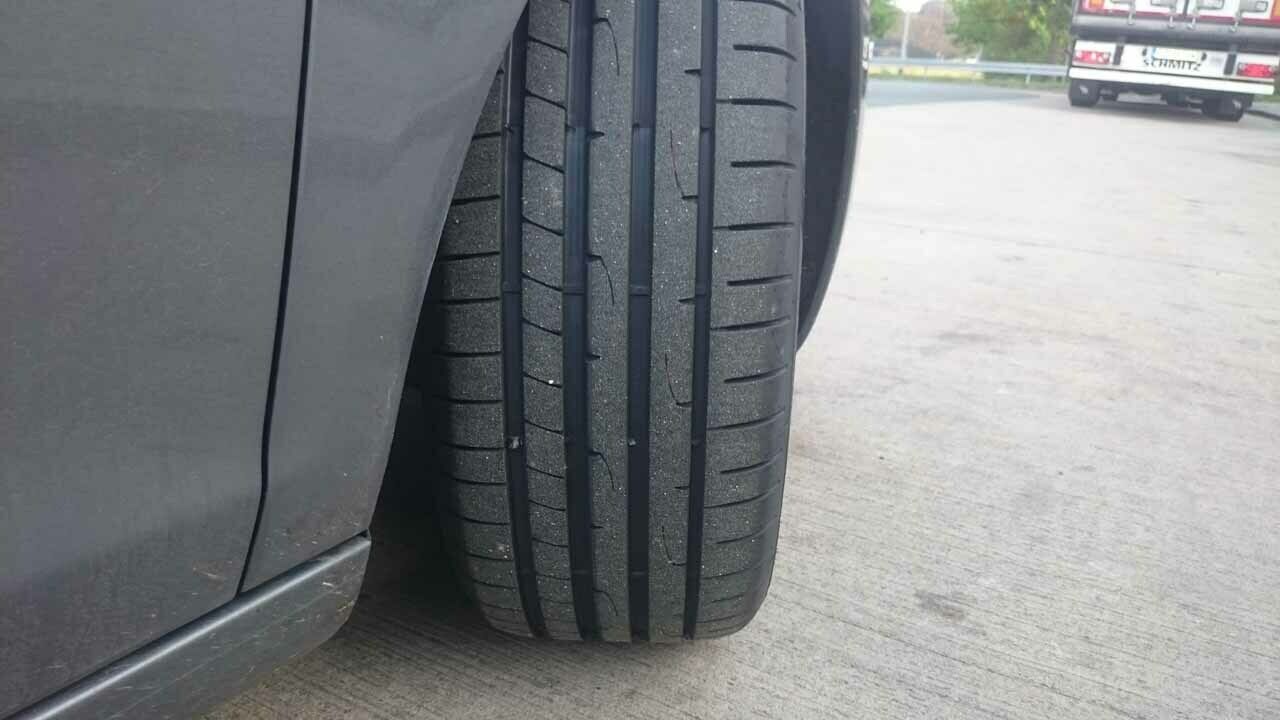 Die Reifen sollen die ersten Kilometer noch geschont werden, um zun&auml;chst Trennmittel abzufahren