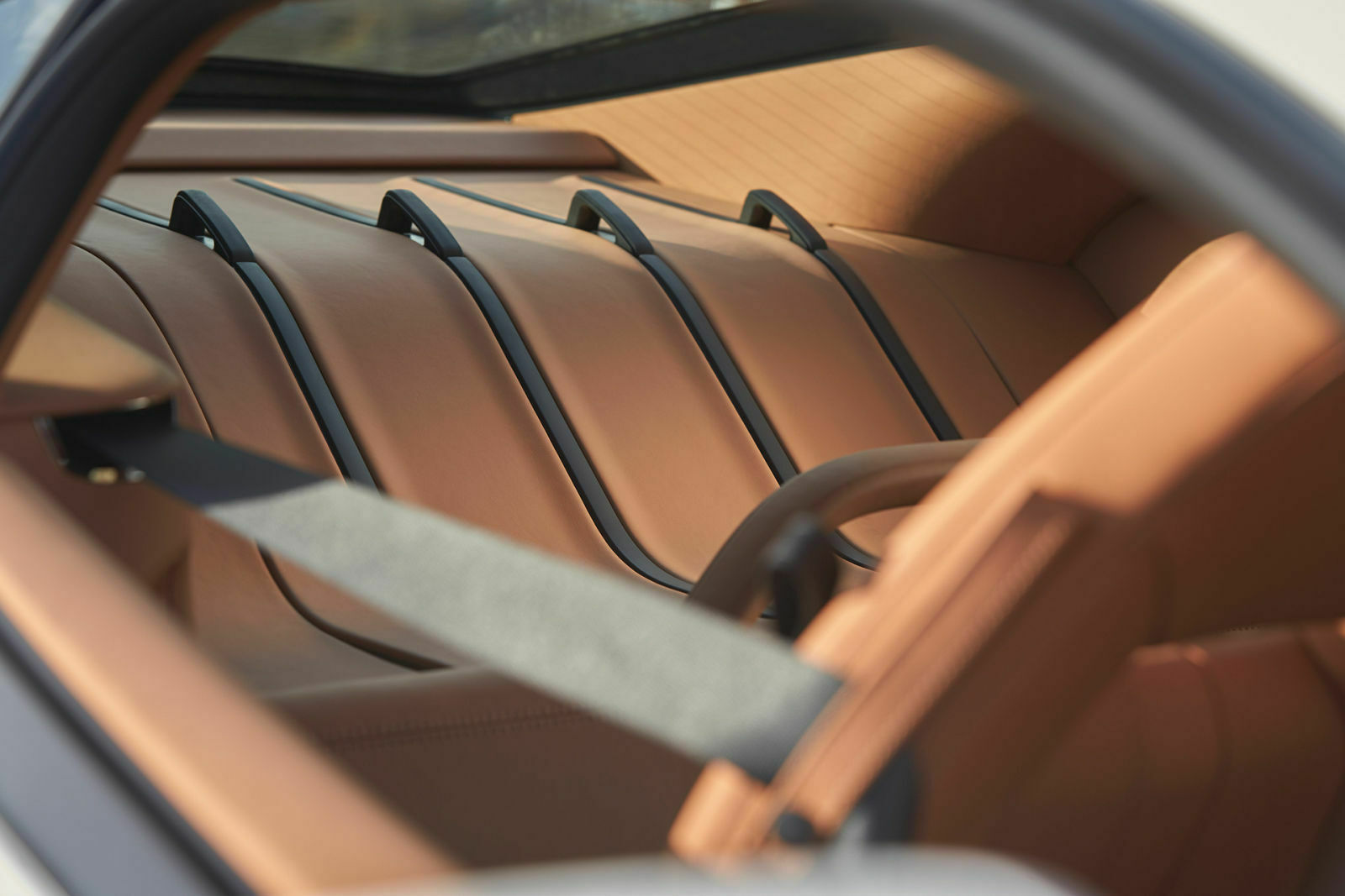 Ja, das ist der neue Kofferraum im McLaren 570GT, 220 Liter sollen reinpassen