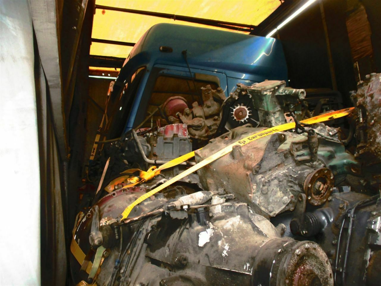 Die Ladungssicherung hätte gereicht, den Lkw zu stoppen. Daneben stand jedoch der Fahrer unter Drogen und das Fahrzeug wies defekte Bremsen und Reifen auf