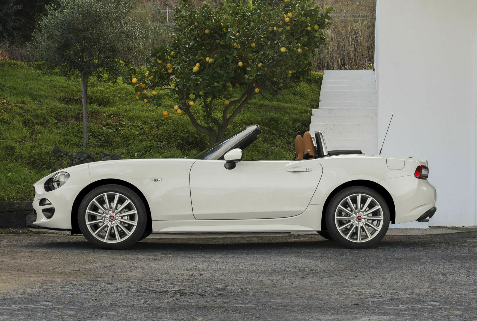 Fiat 124 Spider: Das Dach öffnet mit wenigen Handgriffen