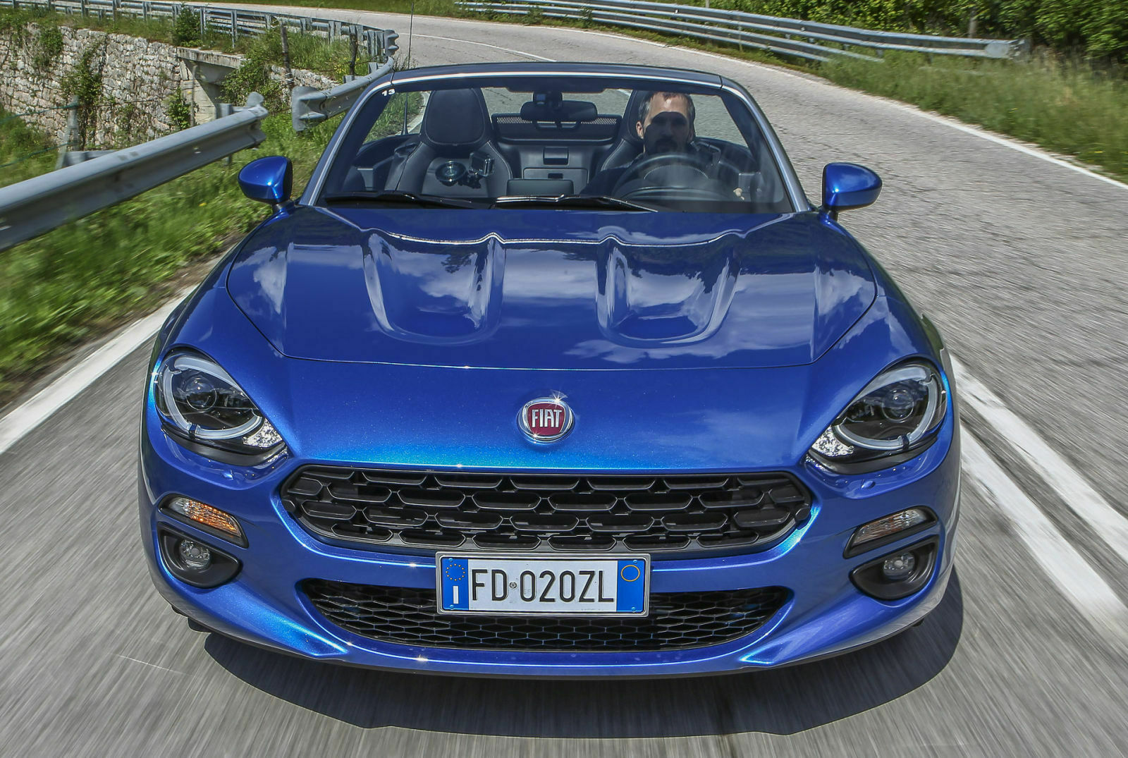 Unterschiede: In den USA leistet er 160 PS und kann mit einem Sechsgang-Schaltgetriebe oder einer Sechsgang-Automatik kombiniert werden. Für den deutschen Markt gibt es 140 PS und keine Automatik