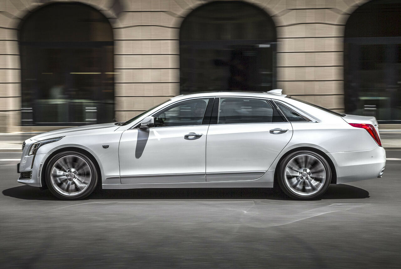 Mit breiter Brust und sechs Zylindern