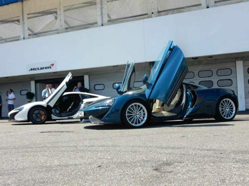 570S und 570GT mit ge&ouml;ffneten Fl&uuml;gelt&uuml;ren