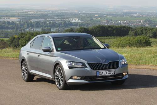 Auf dem US-Markt funktionieren gro&szlig;e Limousinen f&uuml;r vergleichsweise wenig Geld ausgezeichnet. Der Skoda Superb bietet viel Platz zum g&uuml;nstigen Preis und ist technishc moderner als der US-Passat