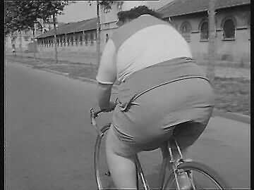 Fahrersitz/Sitze viel zu eng für normale Größe