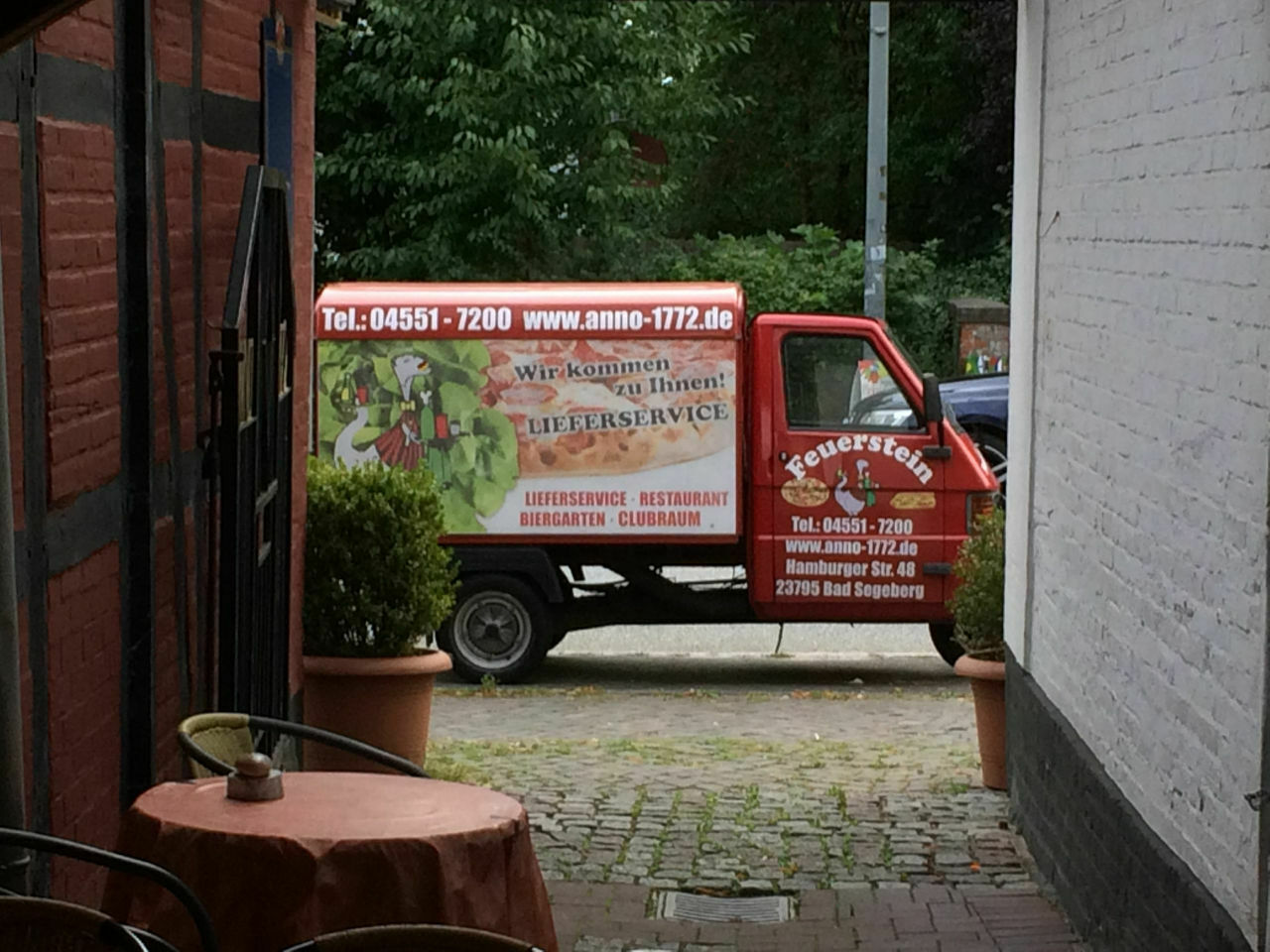 Der Schrottplatz - Spiegelsymmetrisch des Showrooms