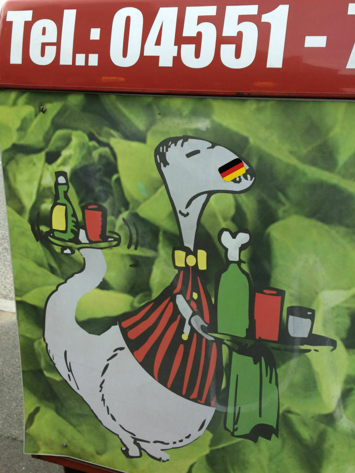 Der Schrottplatz - Spiegelsymmetrisch des Showrooms