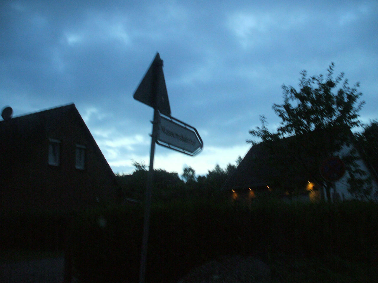 Der Schrottplatz - Spiegelsymmetrisch des Showrooms