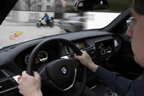 Durch den Austausch von Fahrzeugdaten sollen k&uuml;nftig Motorr&auml;der und Autofahrer vor einem Zusammensto&szlig; gewarnt werden