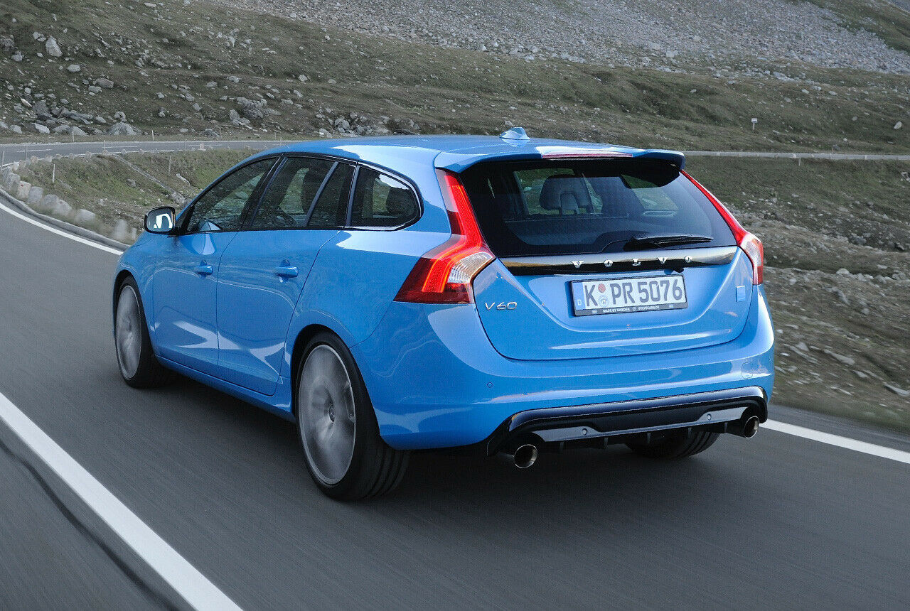 In den Kurven bleibt der Sportkombi schön lange neutral. Ein Volvo kann eben nicht so ganz aus seiner Haut