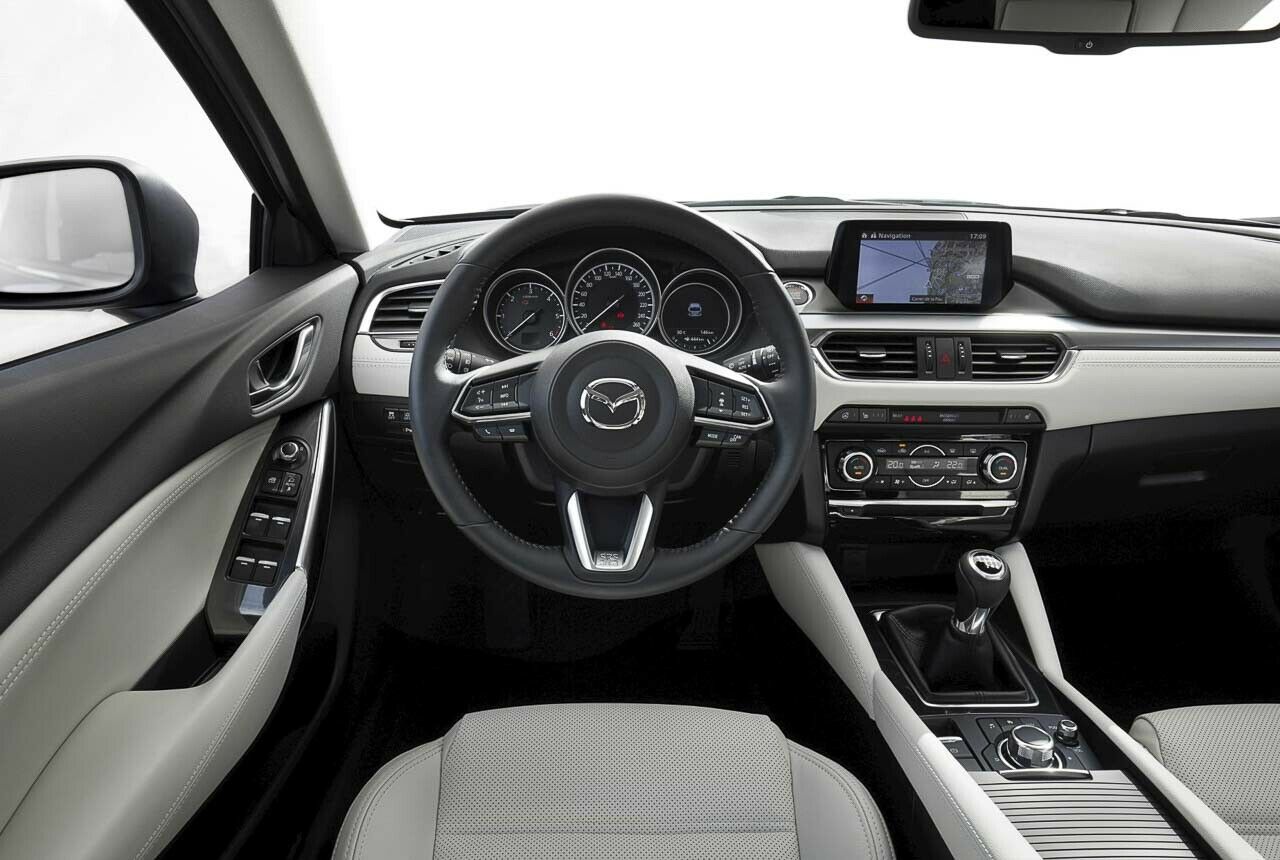 Größte Veränderung im Innenraum: Das neue Lenkrad