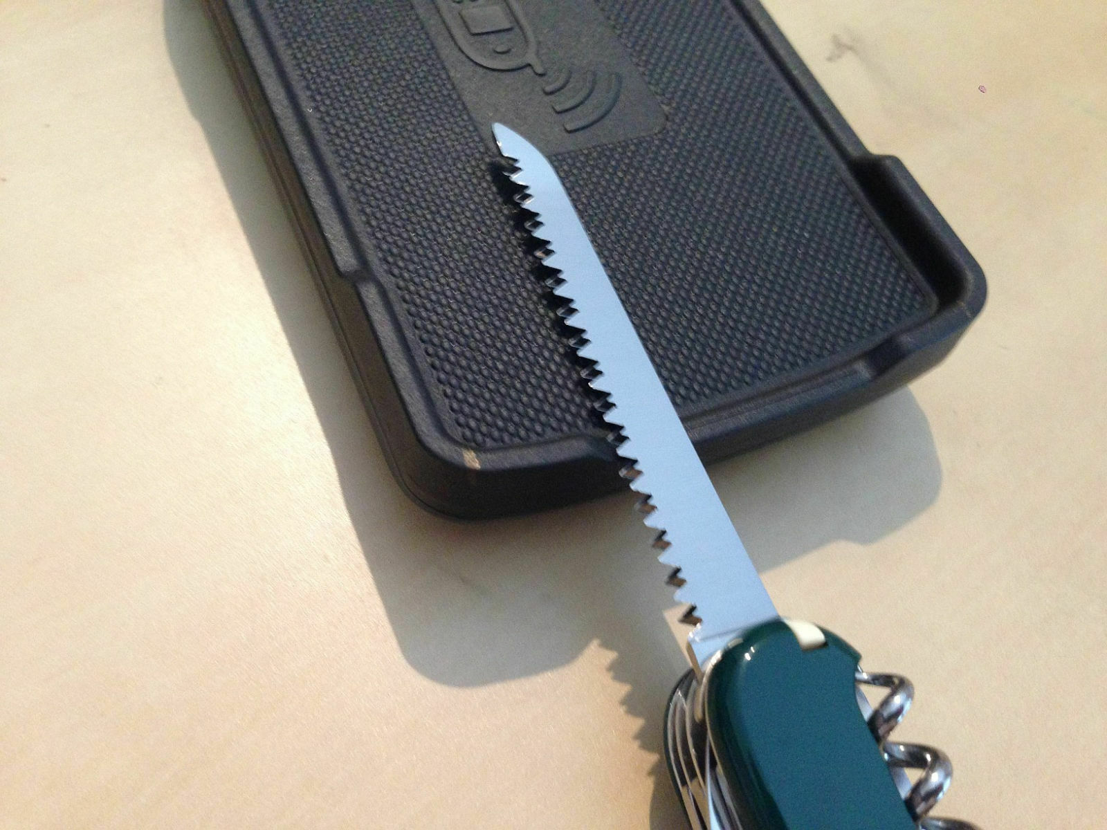 Universelle Handyablage zu klein für IPhone 6 - Zurecht schneiden/sägen?