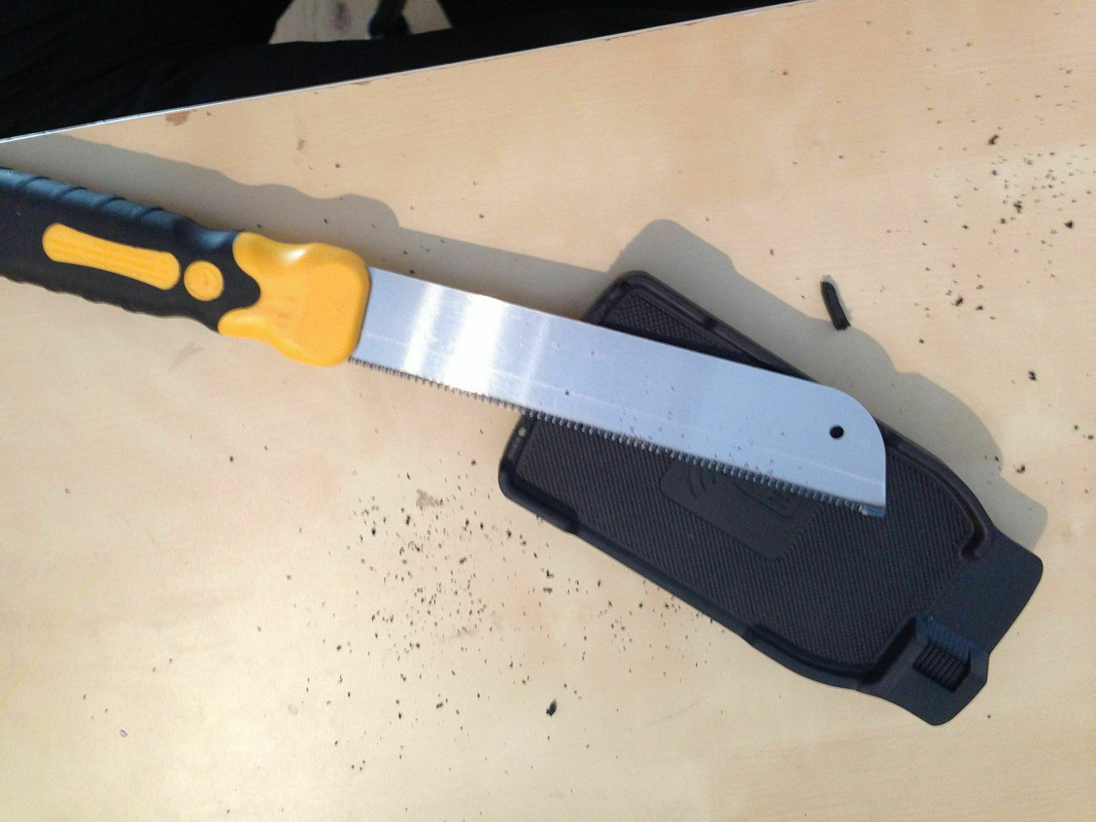 Universelle Handyablage zu klein für IPhone 6 - Zurecht schneiden/sägen?