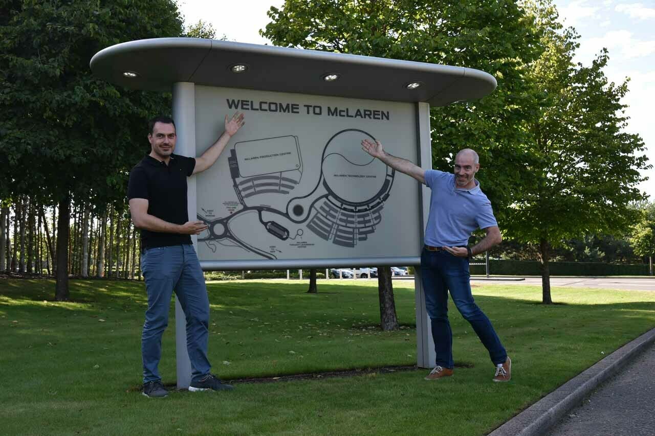 3lit3 (l.) und Shrekmachine vor dem Besuch des Technology Centre in Woking