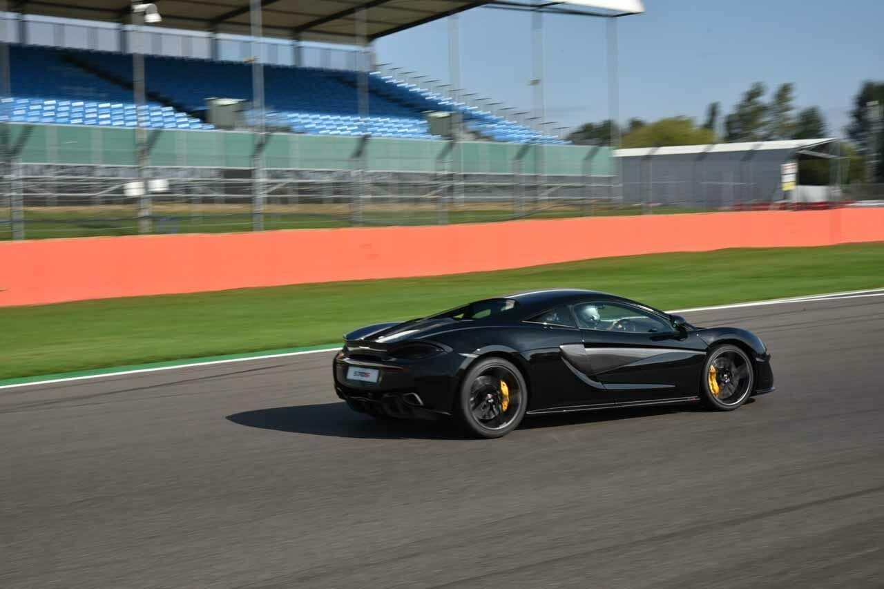 Hotlaps auch f&uuml;r 3lit3, sein 570S hatte gelbe Bremsen