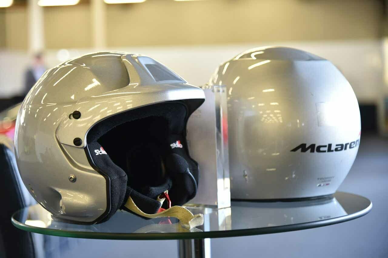 Ohne Rennhelme steigt keiner in den 570S