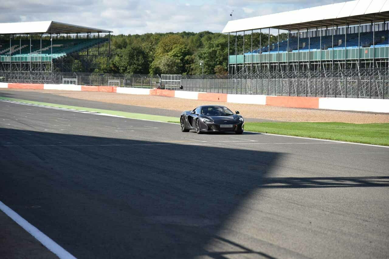 Bei F1-Rennen sind die Trib&uuml;nen voll Publikum