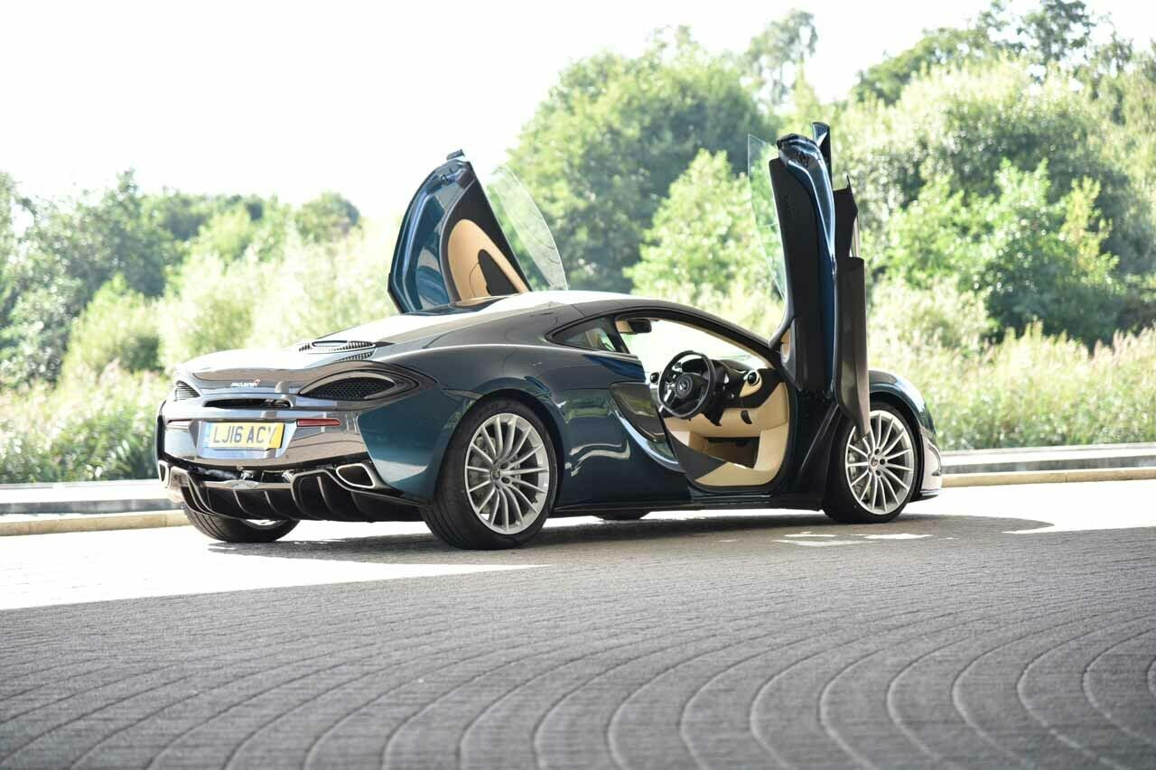 Das richtige Gef&auml;hrt f&uuml;r den Weg ins Hotel: der McLaren 570GT