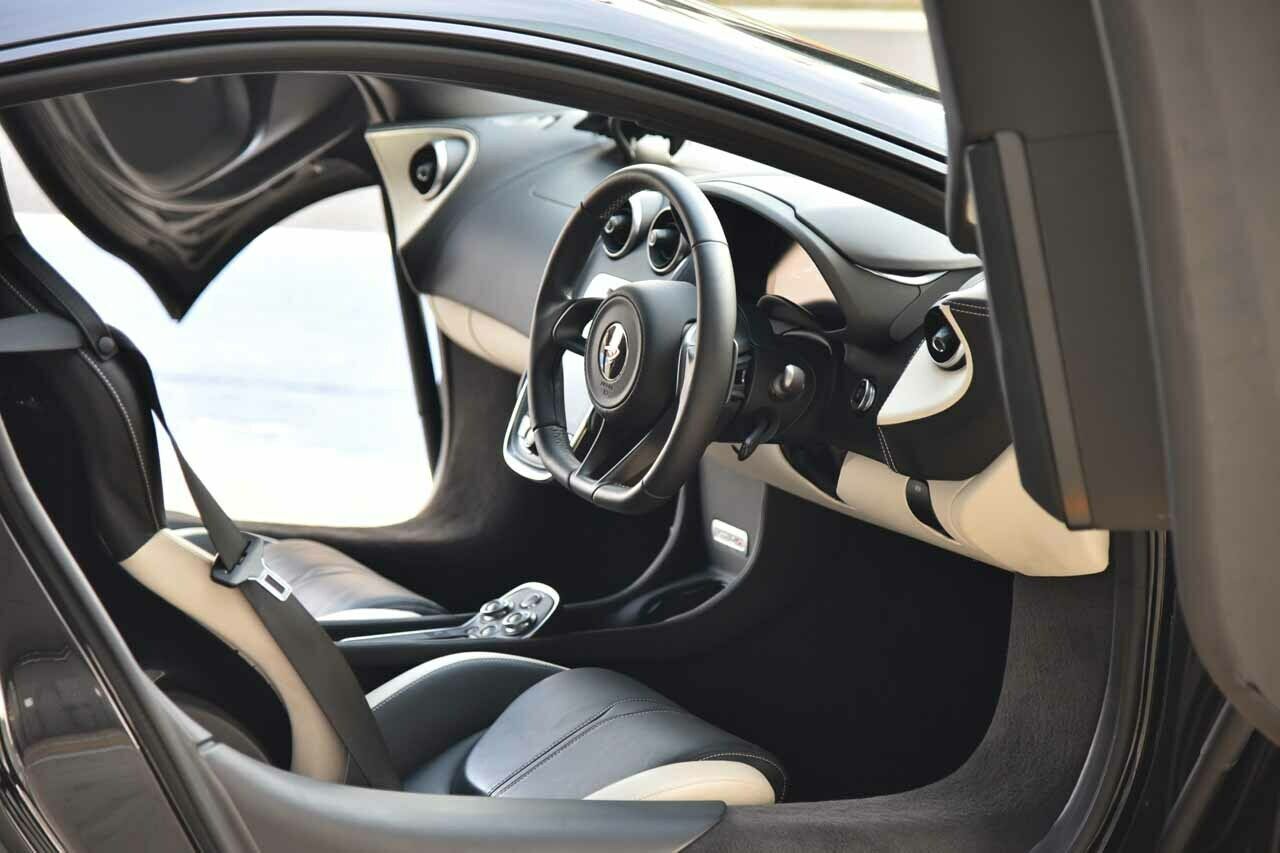 Blick ins Cockpit des McLaren 570S