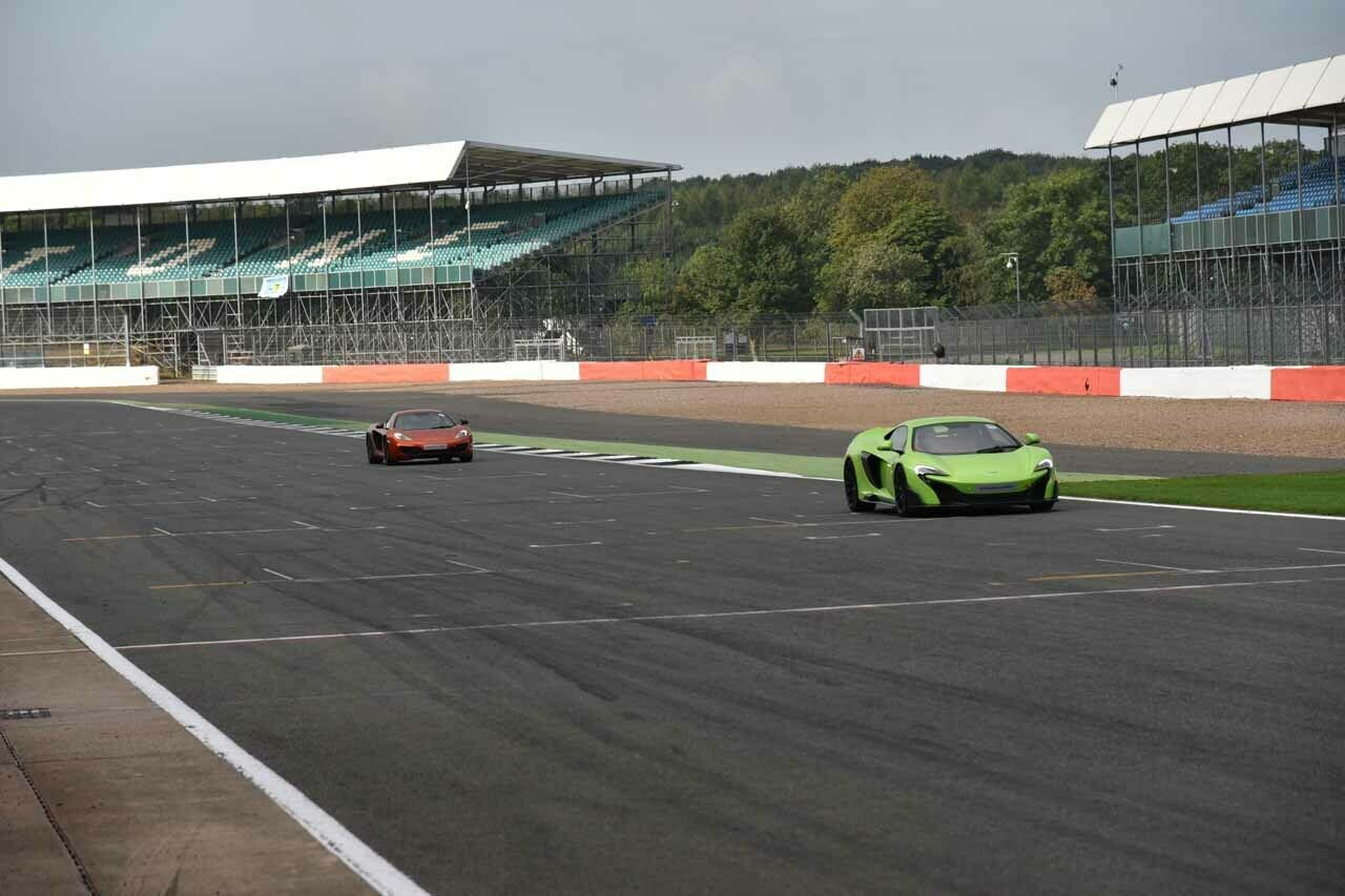 Auf der Strecke des Silverstone Circuit
