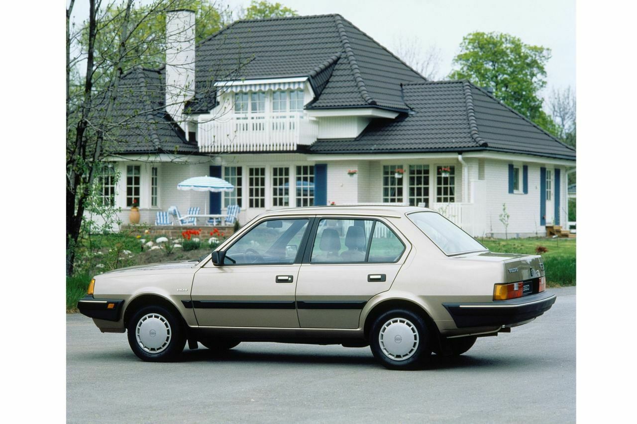 1989 wird der 360 eingestellt, ebenso die viertürigen Stufenhecklimousinen