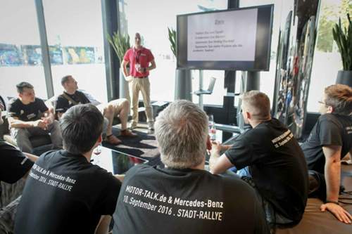 So funktioniert die Rallye: Die MOTOR-TALKer bekommen eine Einf&uuml;hrung ins Tablet und die Aufgaben