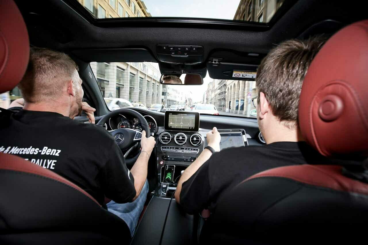 Team GLC unterwegs auf der Stadt-Rallye mit Mercedes-Benz