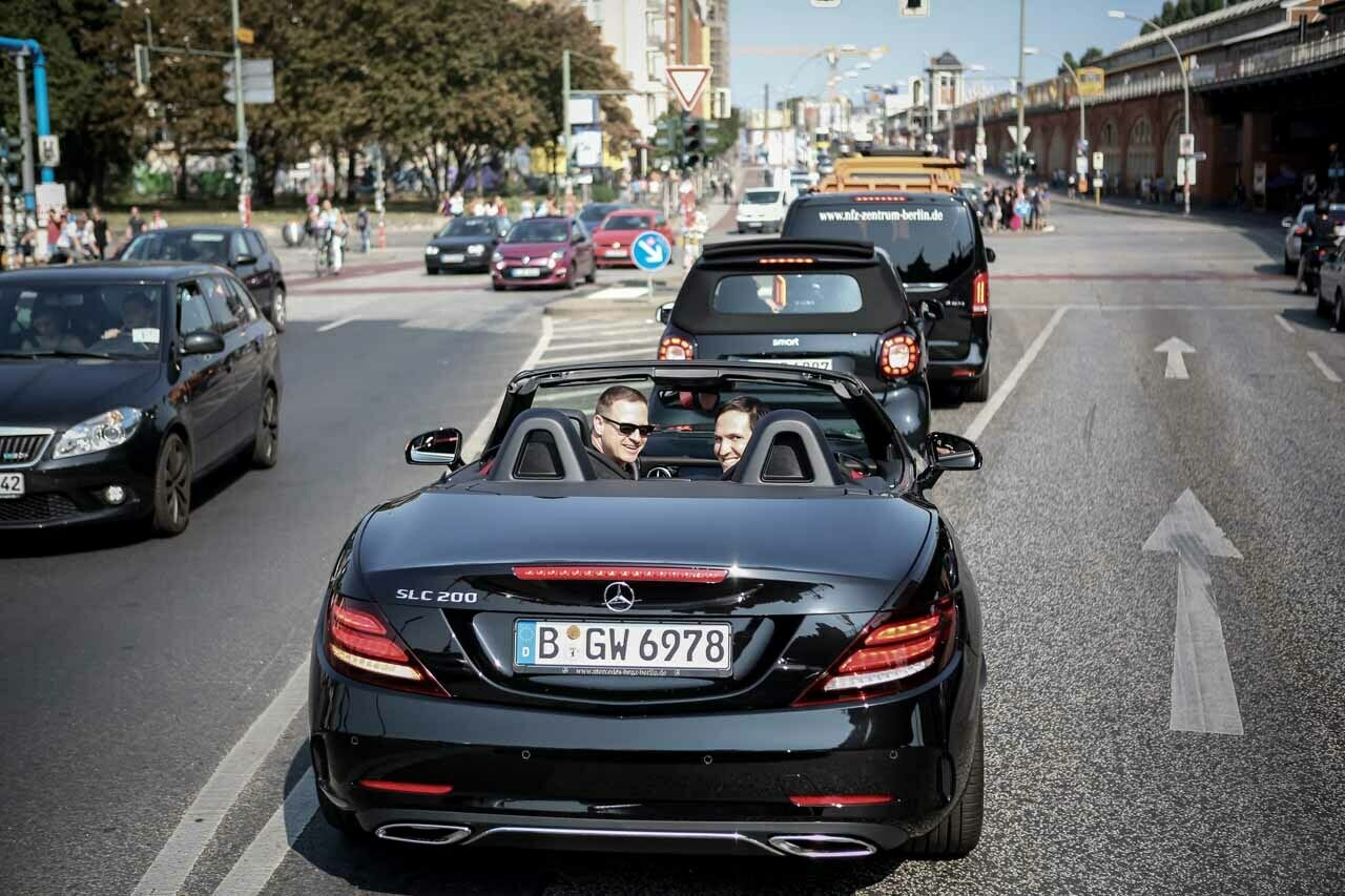 Fast unser Kiez: Rechts sieht man den U-Bahnhof Warschauer Stra&szlig;e