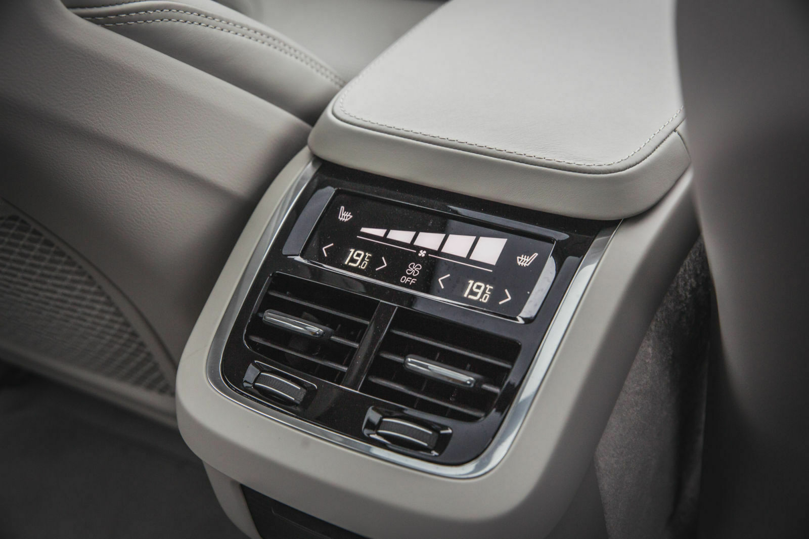 Volvo bietet für den V90 sogar eine Klimaautomatik mit vier Zonen an (720 Euro)