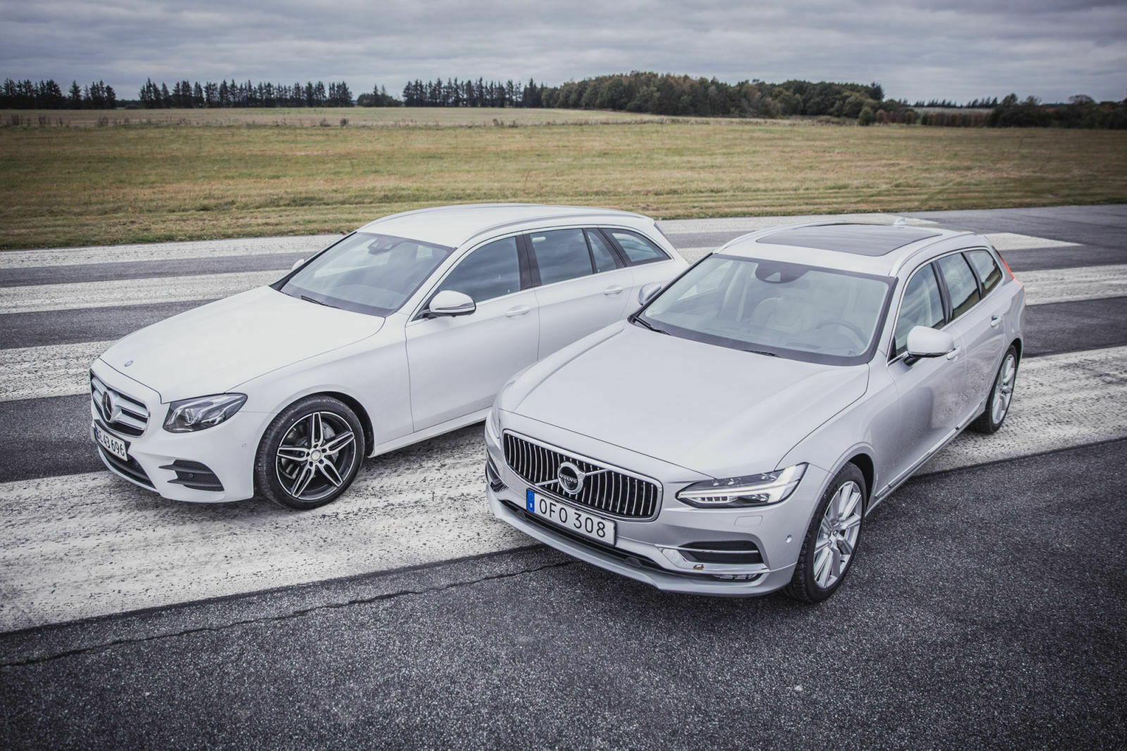 Mercedes E 220d T-Modell und Volvo V90 D5 AWD im Vergleichstest