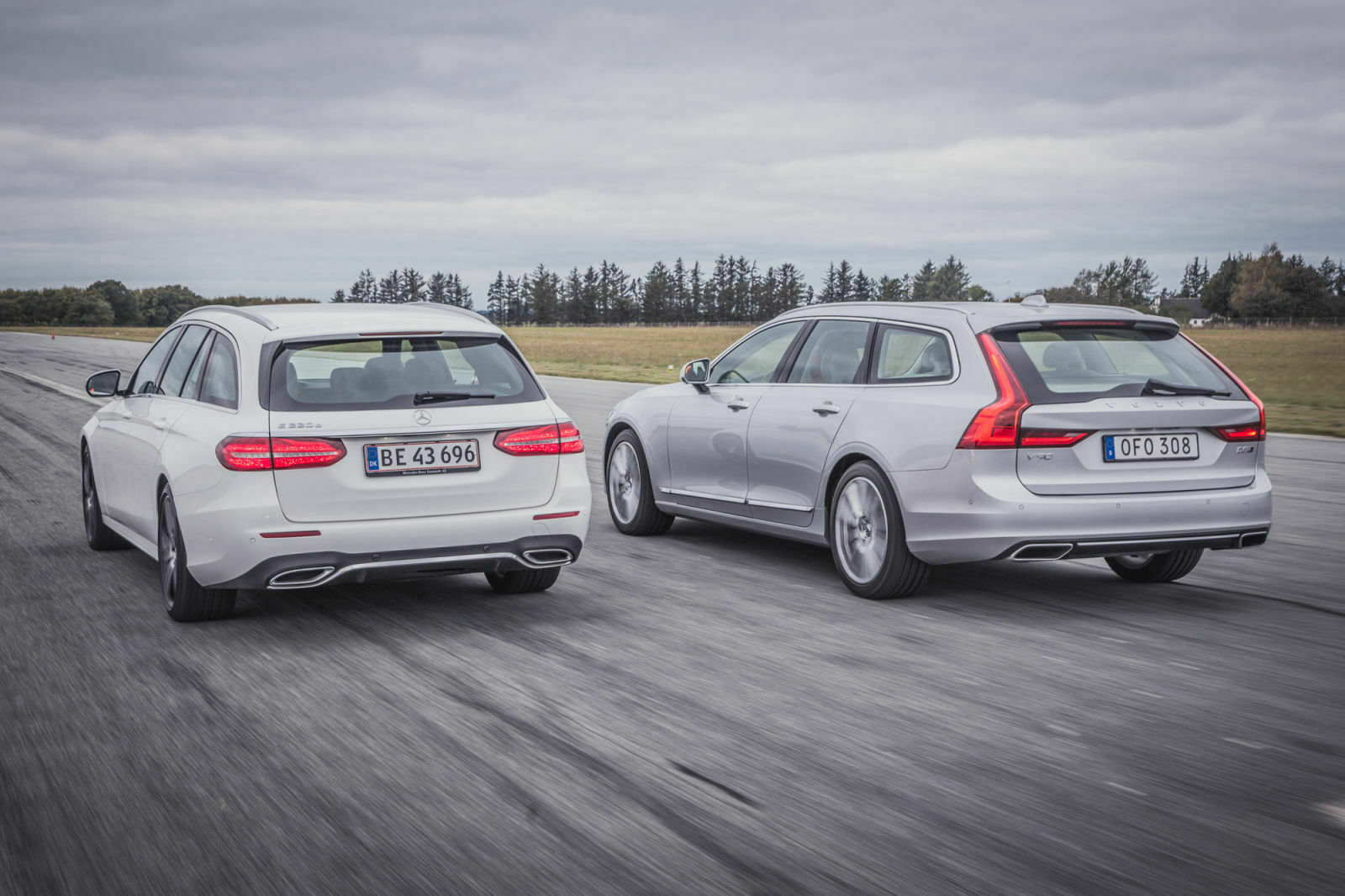 Mercedes E 220d T-Modell und Volvo V90 D5 AWD im Vergleichstest
