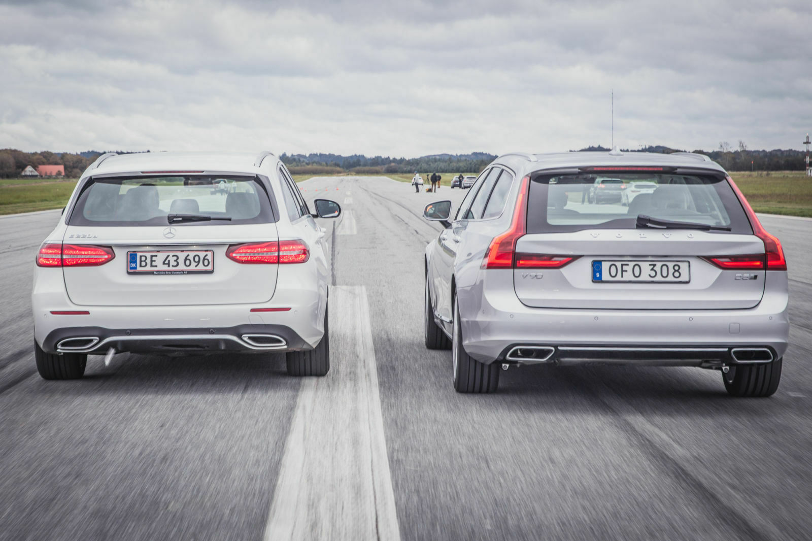 Das Heckleuchtendesign macht den Volvo V90 unverwechselbar, die E-Klasse kann man schwer von der C-Klasse unterscheiden