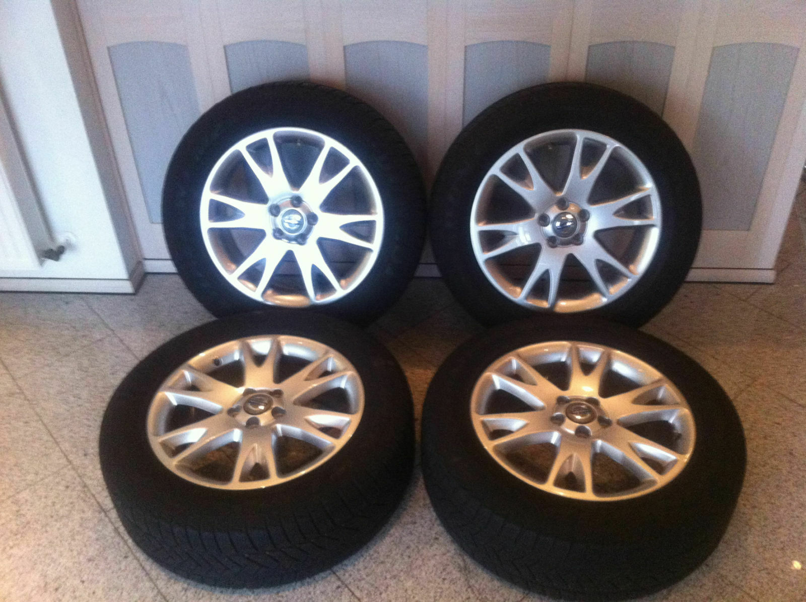 Xc904reifenplusfelgen "Atlantis" 7J x 18" Alufelgen passend für Volvo XC90 Biete