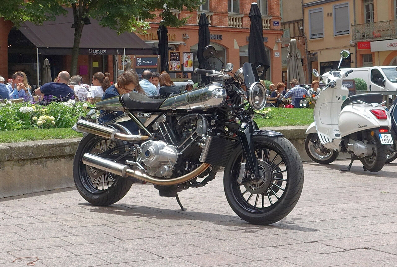 Auspuff, Tank, gestrecktes Design - hier wurde wirklich eine Neuinterpretation versucht