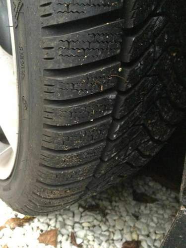 Die Reifen zur Halbzeit: Gerhard f&auml;hrt die Dunlop Winter Sport 5 auf seinem Passat